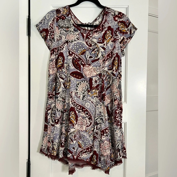 Urban Outfitters Silence + Noise Short Sleeve Floral Dress with Raw Hem (Small) - Picture 3 of 4